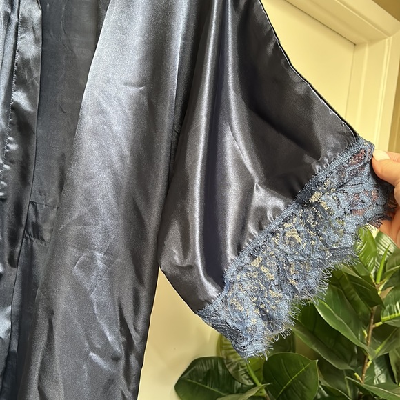 Navy silk robe - Picture 3 of 6